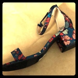 Never been worn LB floral sandals